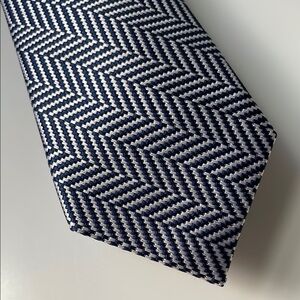 Tie bar herringbone silk tie